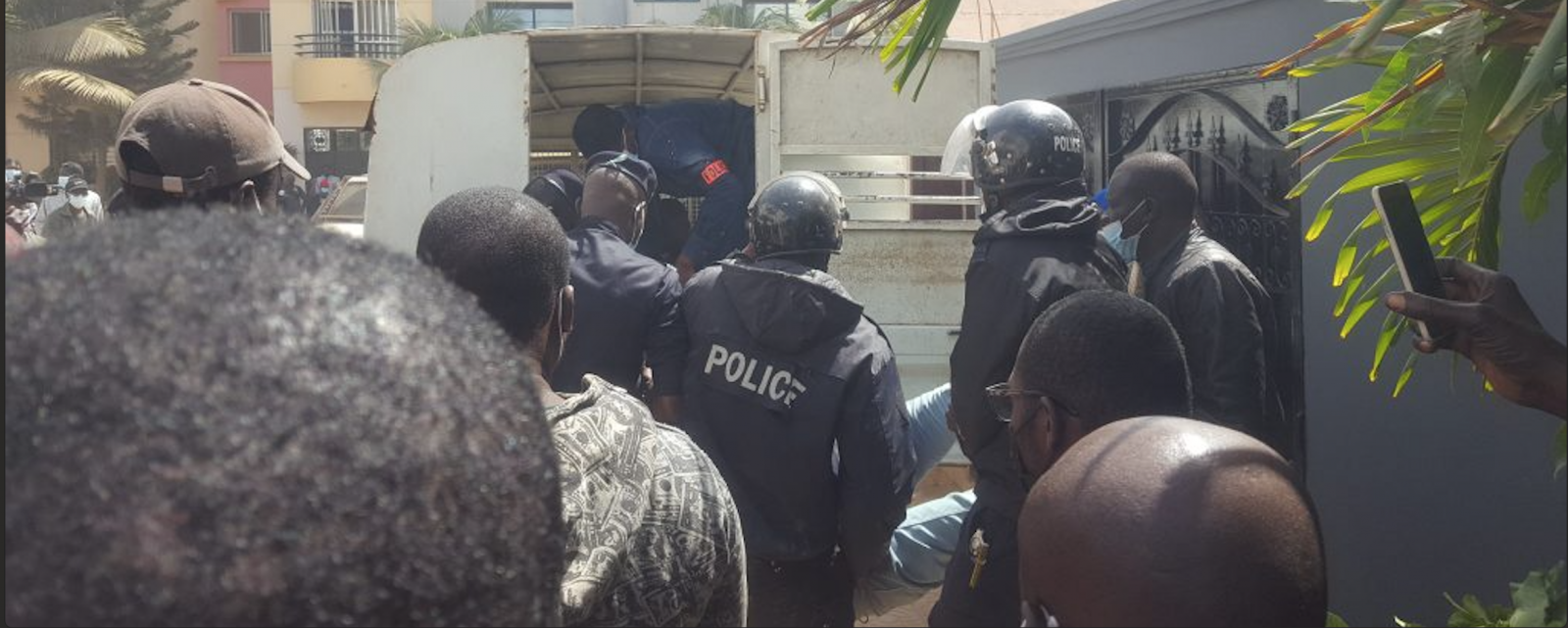 Manifestations à Ziguinchor : Mort D'un Policier ! - Dakarbuzz